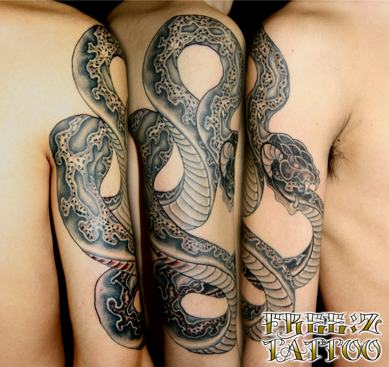 ウロボロスのタトゥーtattoo【千葉幕張irezumi】千葉彫師 千葉タトゥーは千葉市花見川区幕張本郷のFREEZ TATTOO