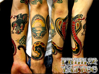 腕を巻くようにカラーのアメトラデザインのコブラのタトゥー 千葉 幕張 千葉タトゥーは千葉市花見川区幕張本郷のfree Z Tattoo フリーズ タトゥー