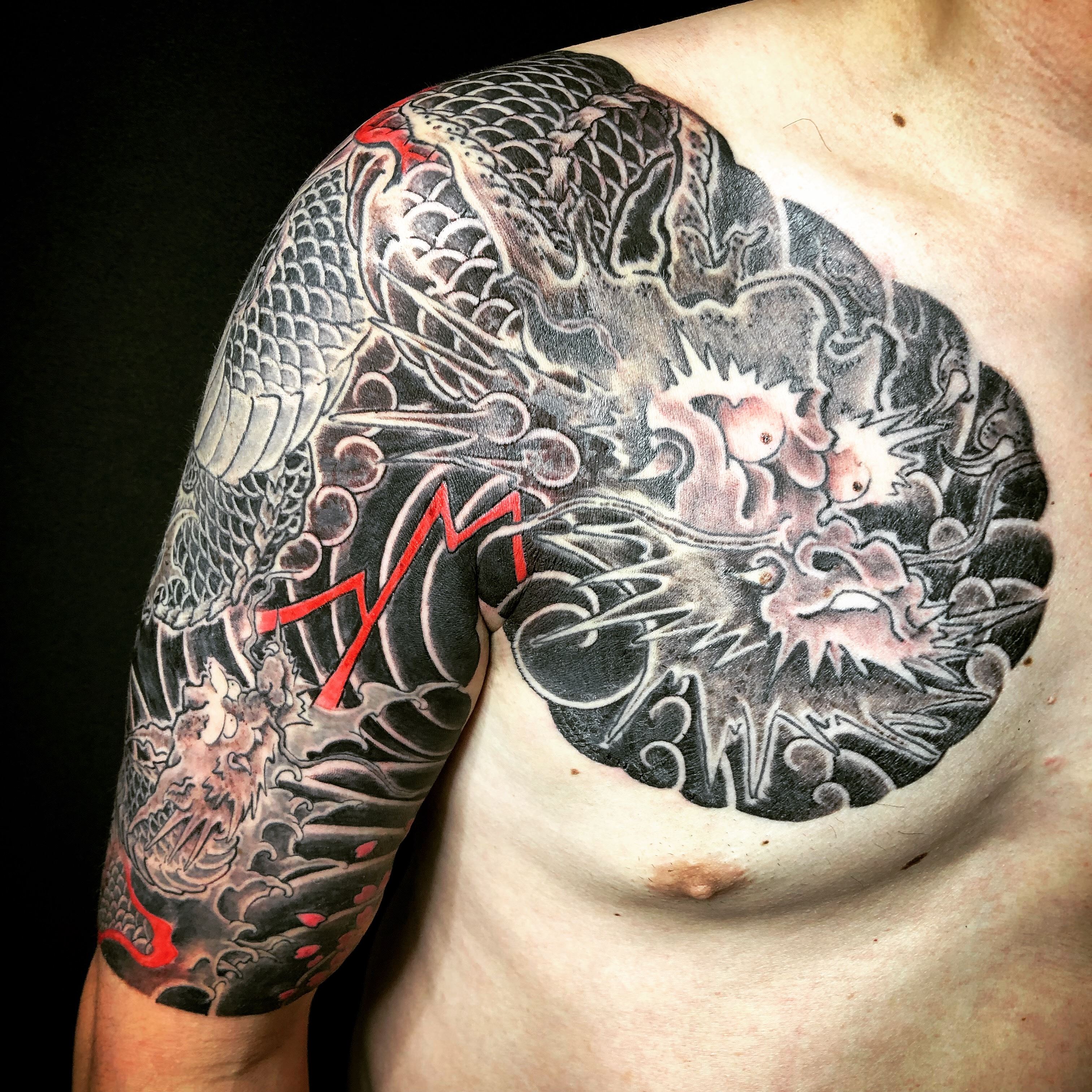 親子龍の刺青irezumi関東彫り胸ひかえ腕五分【千葉幕張タトゥーtattoo】千葉県彫師 千葉タトゥーは千葉市花見川区幕張本郷のFREE