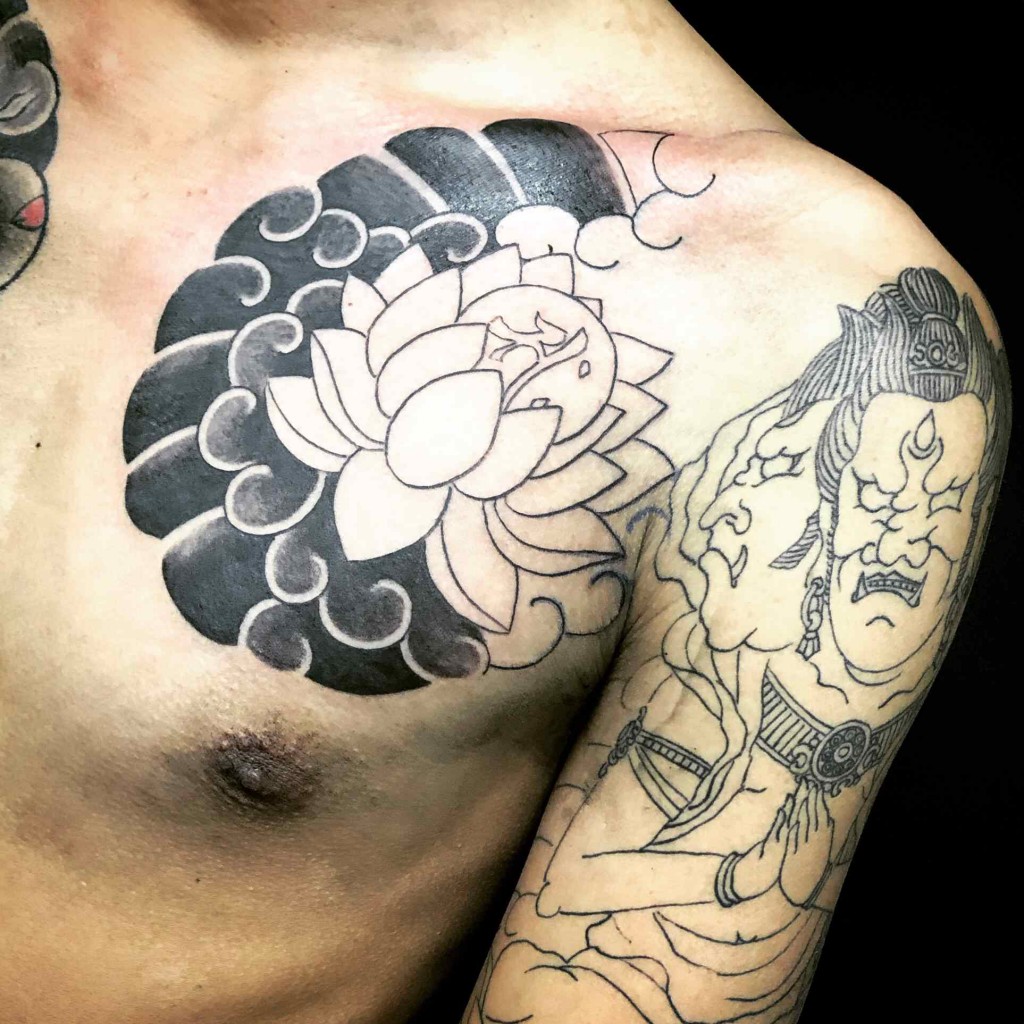 蓮の花の刺青irezumi関東彫り胸ひかえ腕五分【千葉幕張タトゥーtattoo】千葉県彫師 千葉タトゥーは千葉市花見川区幕張本郷のFREE