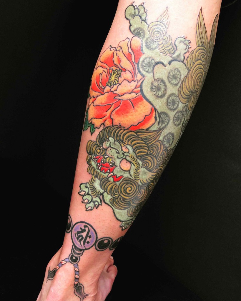 唐獅子牡丹と数珠の刺青irezumi【千葉幕張タトゥーtattoo】千葉彫亜星 千葉タトゥーは千葉市花見川区幕張本郷のFREEZ