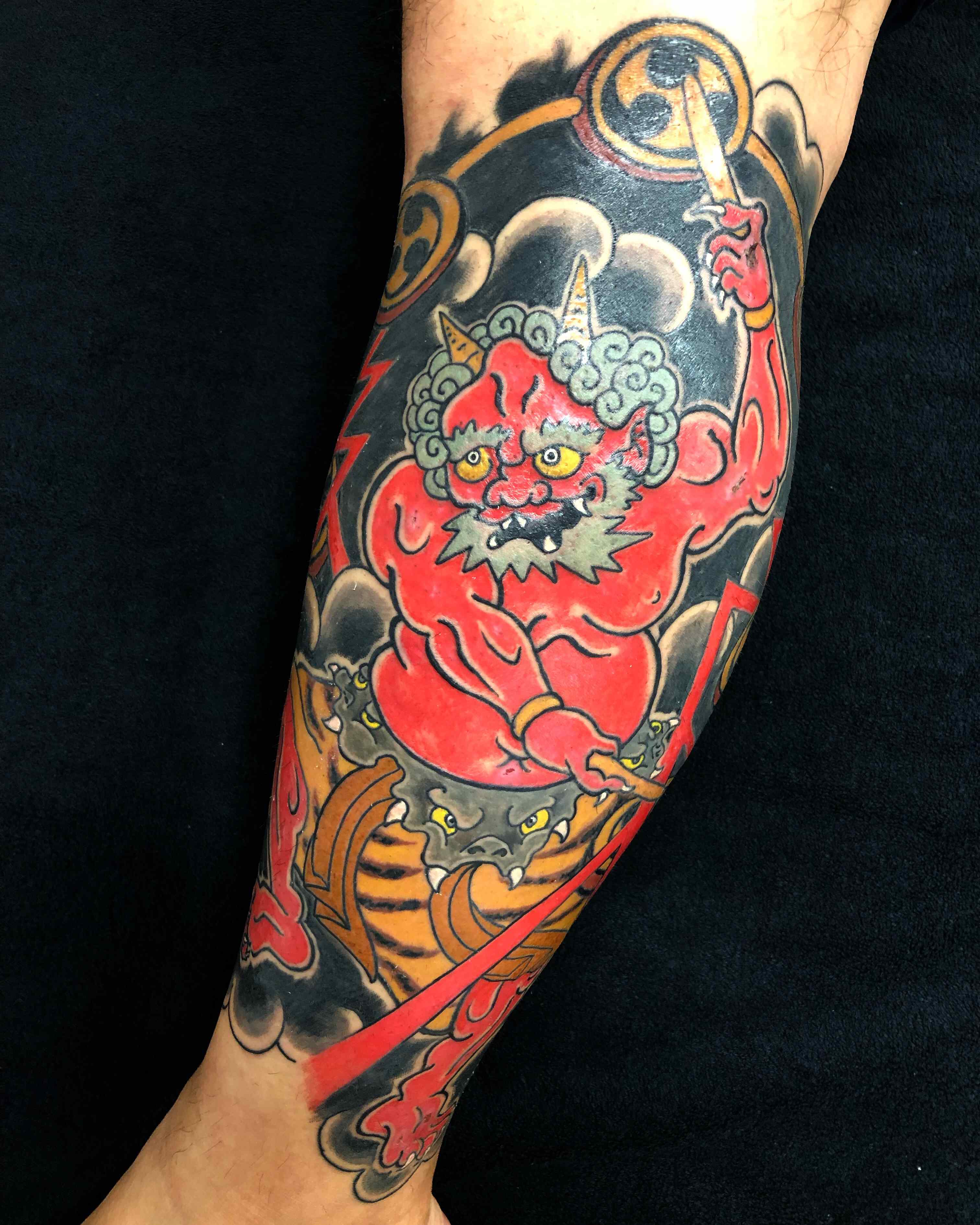 足に雷神の刺青irezumi【千葉幕張タトゥーtattoo】千葉県彫師 千葉タトゥーは千葉市花見川区幕張本郷のFREEZ TATTOO