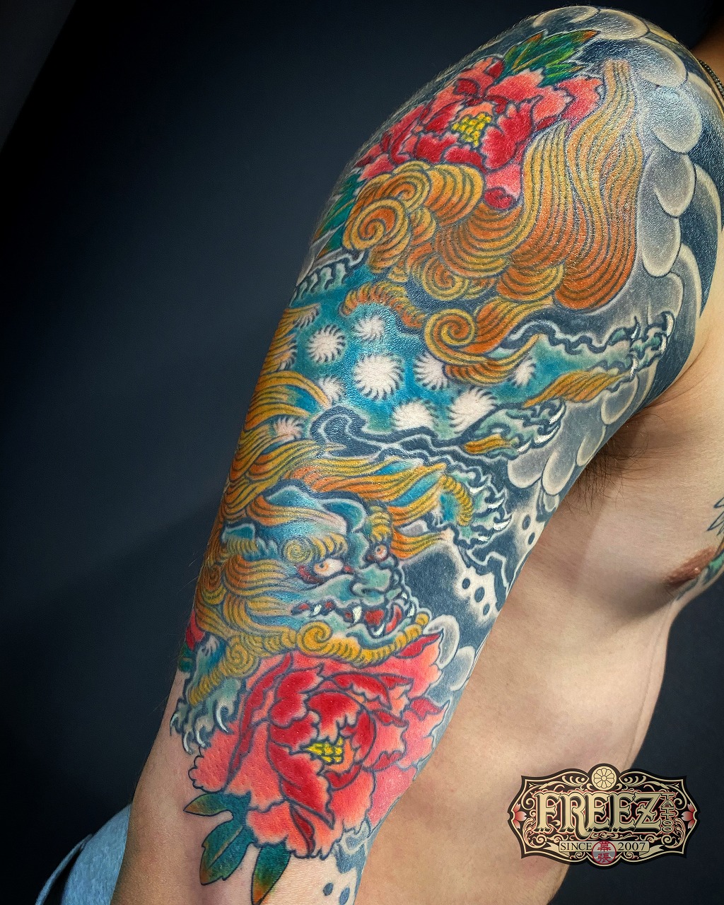 腕五分に唐獅子牡丹の刺青irezumi 千葉幕張タトゥーtattoo 千葉女性彫師sao 千葉タトゥーは千葉市花見川区幕張本郷のfree Z Tattoo フリーズタトゥー