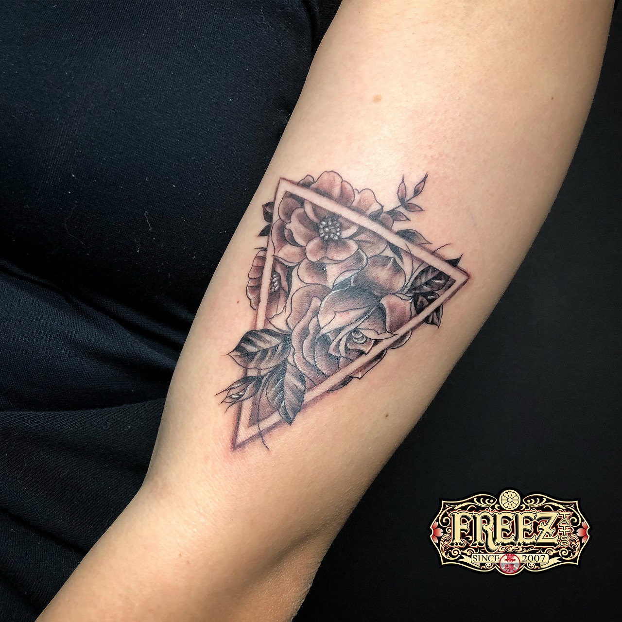 腕にバラのタトゥーtattoo【千葉幕張刺青irezumi】千葉女性彫師