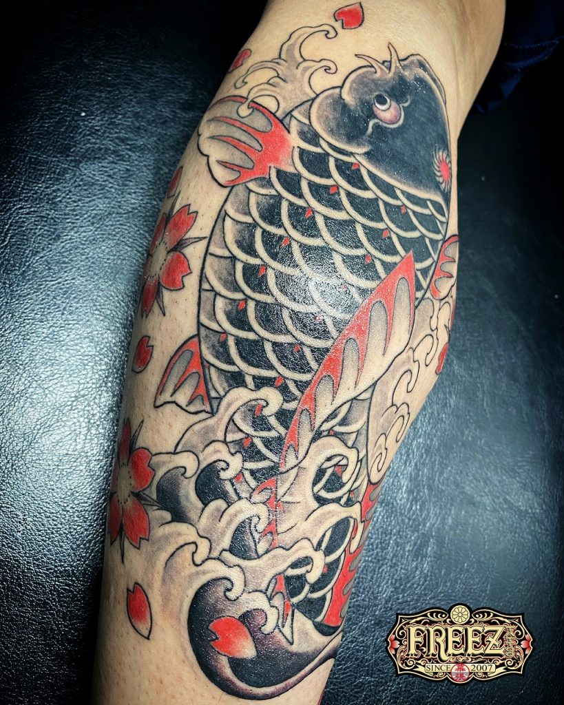 足ふくらはぎに昇り鯉の刺青irezumi途中経過【千葉幕張タトゥーtattoo】千葉彫亜星 千葉タトゥーは千葉市花見川区幕張本郷のFREE