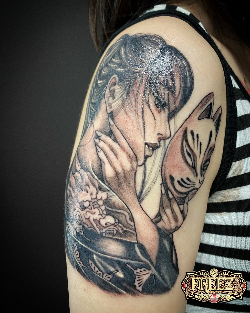 狐面片手に見返り美人の刺青irezumi【千葉幕張タトゥーtattoo】千葉女性彫師SAO | 千葉タトゥーは千葉市花見川区幕張本郷のFREE:Z  TATTOO｜フリーズタトゥー。