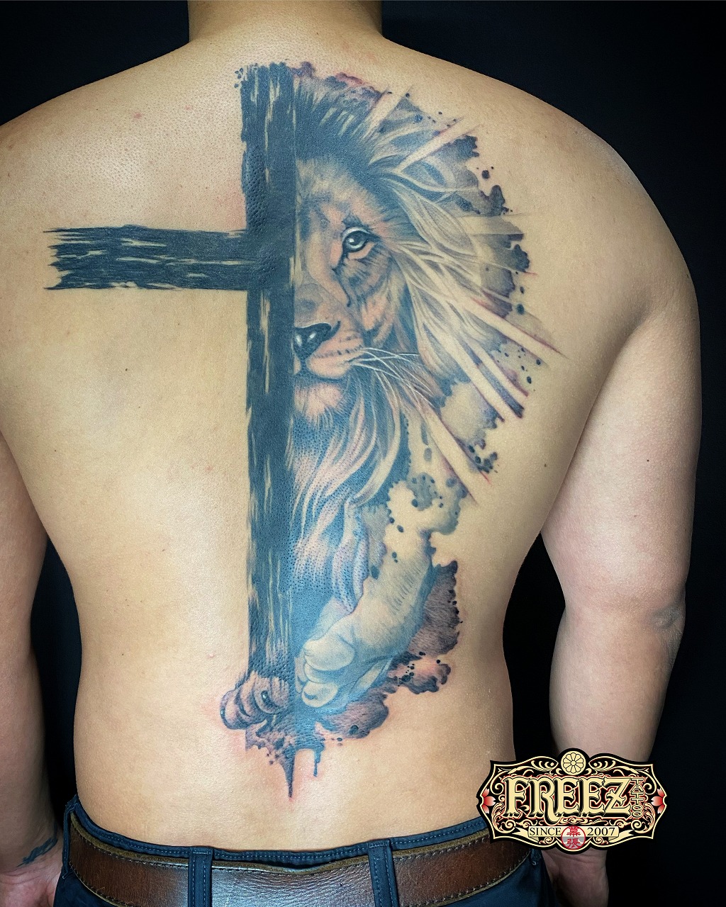 Lion Cross Tattoo 千葉タトゥーは千葉市花見川区幕張本郷のfree Z Tattoo フリーズタトゥー Lion Cross Tattoo 千葉タトゥーは千葉市花見川区幕張本郷のfree Z Tattoo フリーズタトゥー