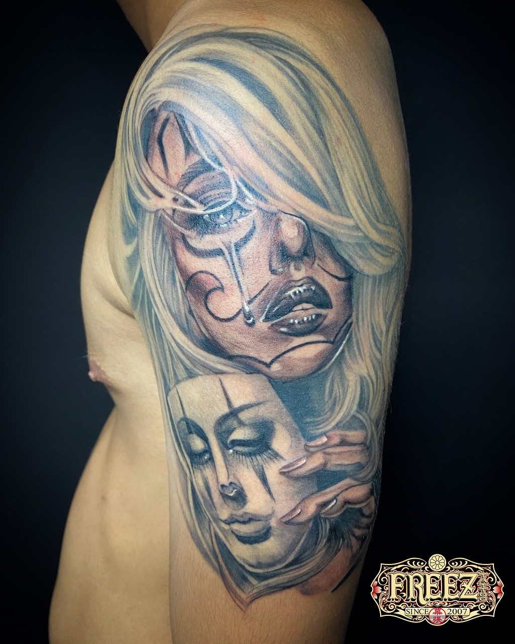 二の腕にシュガースカルのツーフェイスタトゥーtattoo【千葉幕張刺青irezumi】千葉女性彫師SAO 千葉タトゥーは千葉市花見川区幕張